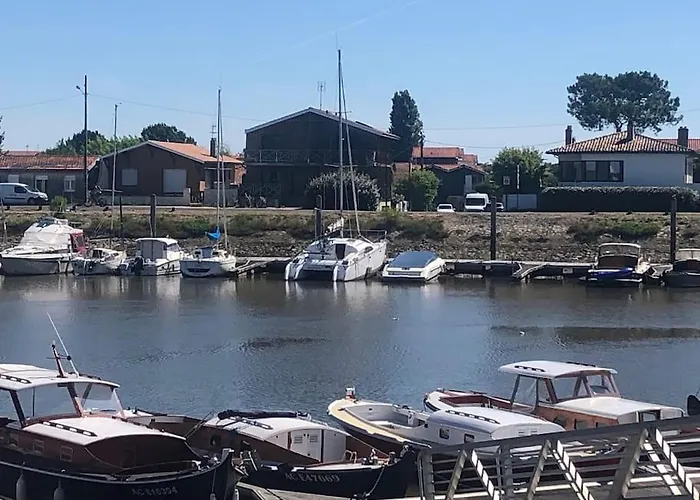 A Deux Pas Du Port, Jolie Maison Redecoree